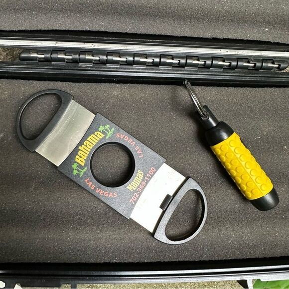 Black Portable Herf-a-dor Humidor Cigar Case and Accessories - Picture 8 of 14